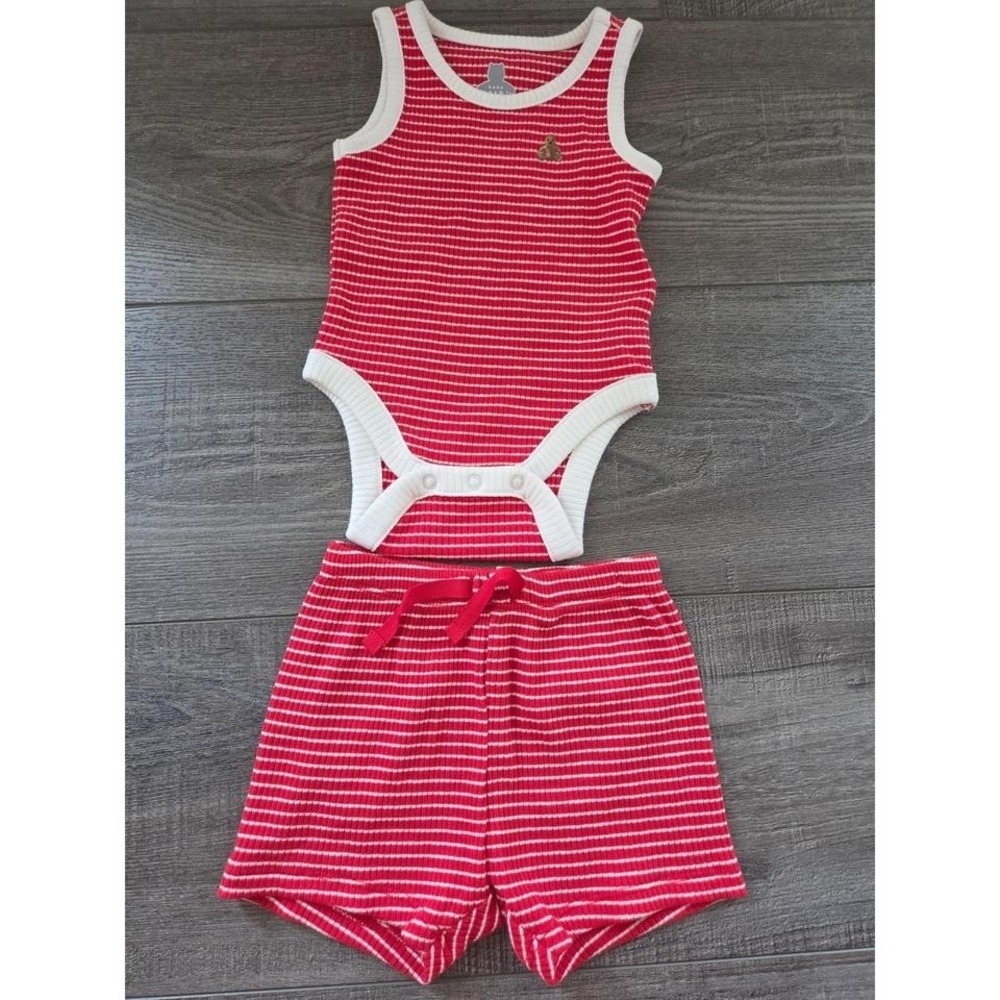 Baby‎ gap ribbed set 0-3 mos